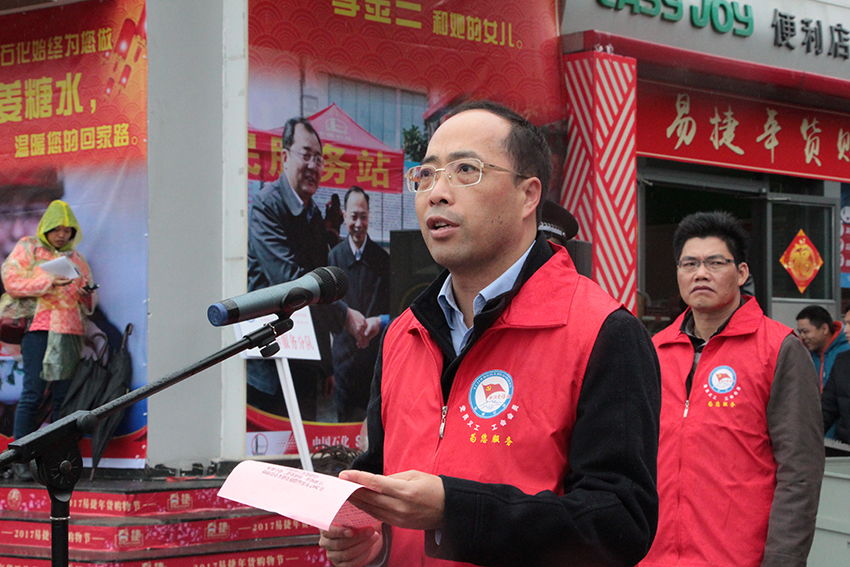 市委常委、組織部部長(zhǎng)張惠強(qiáng)在“暖流活動(dòng)”啟動(dòng)儀式上發(fā)表講話.jpg
