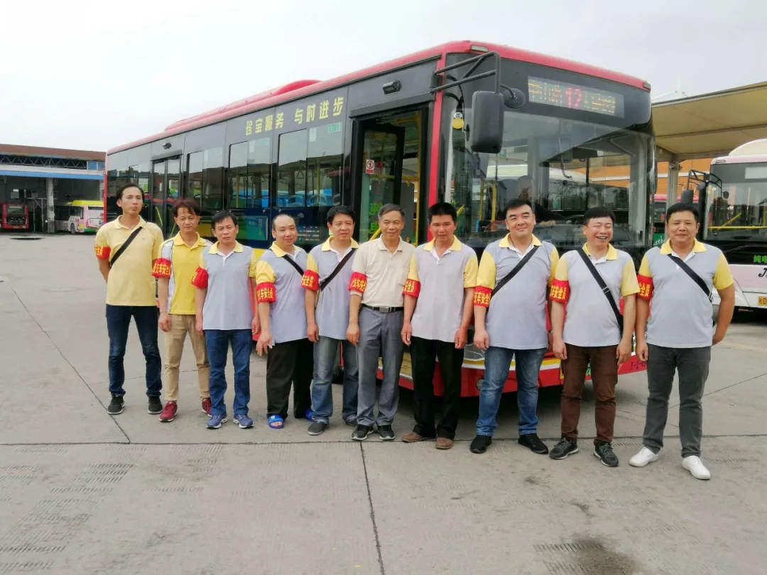 你坐過12路公交車嗎？為你服務(wù)的是“全國工人先鋒號”哦