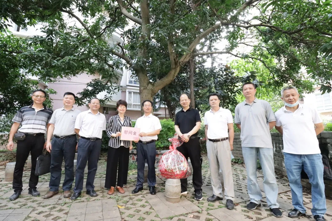 暖心！自治區(qū)總工會(huì)調(diào)研走訪慰問組到我市開展調(diào)研走訪慰問活動(dòng)