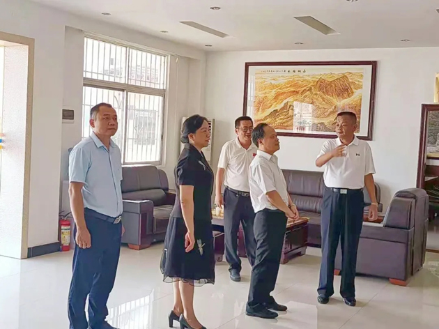 市總工會領導到岑溪市調研產(chǎn)業(yè)工人隊伍建設工作并為基層工會干部上黨課