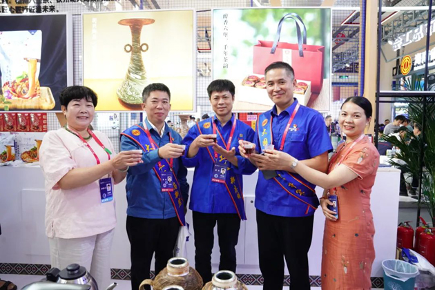 梧茶飄香展魅力，技能創(chuàng)新眾人捧丨梧州六堡茶亮相第二屆大國工匠創(chuàng)新交流大會