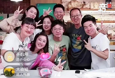 打工新鮮事丨一邊“上課”，一邊“賣大米”，被他的直播語(yǔ)錄圈粉了~