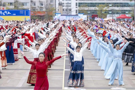 【跟黨奮進新征程 巾幗建功新時代】梧州市第十二屆婦女國風趣味體育運動會暨“梧家巧姐姐”國潮集市，精彩綻放！